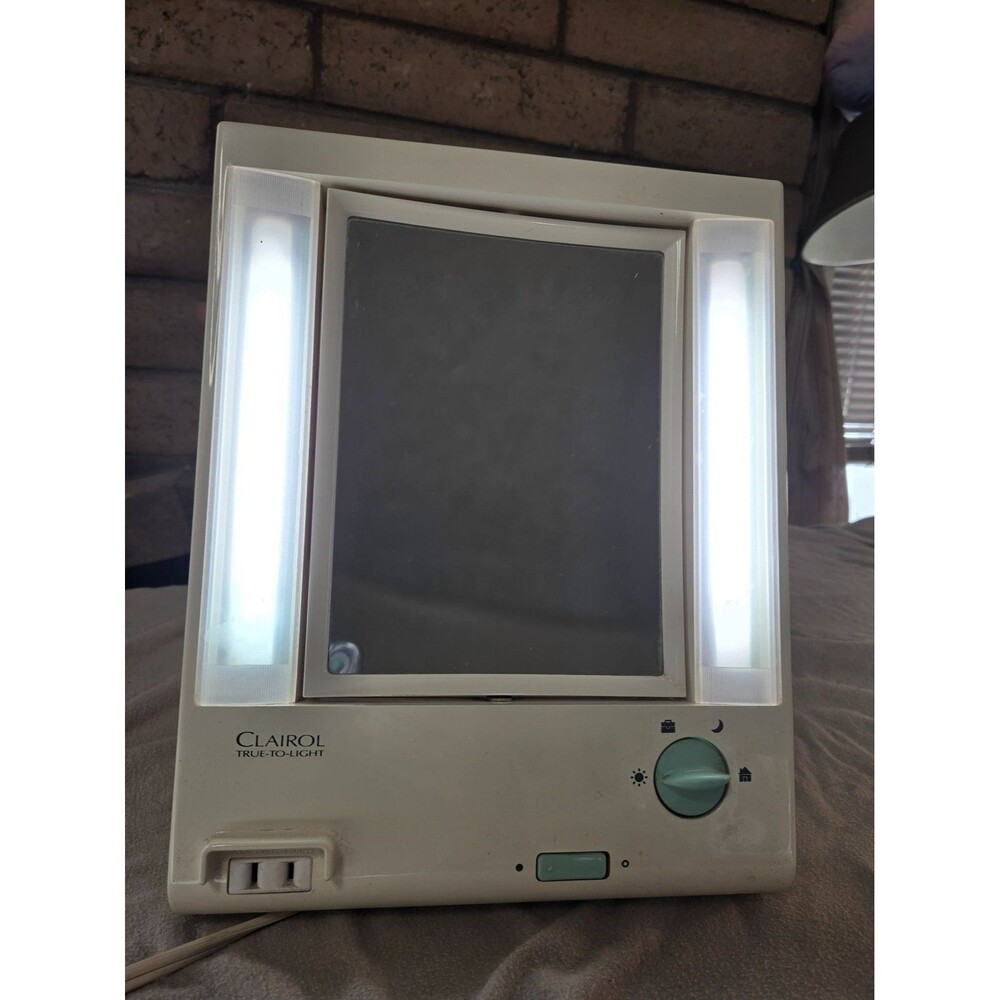 Vintage Clairol True To Light LM-7 Beige Lighted Makeup Mirror Shaver Outlet
